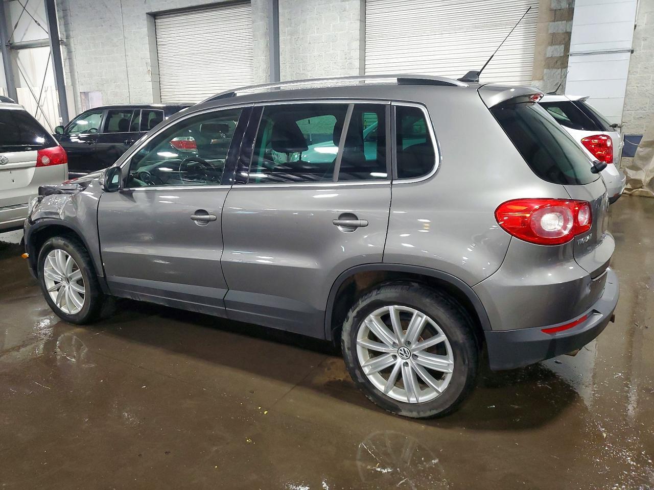 2011 Volkswagen Tiguan S - Фото 2