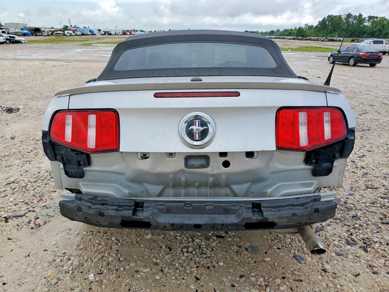 2010 Ford Mustang - Image 6