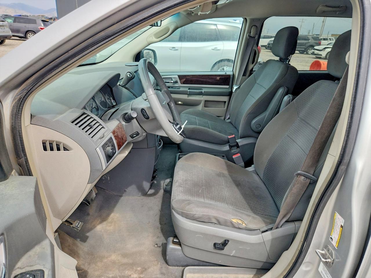 2010 Chrysler Town & Country Touring - Фото 7