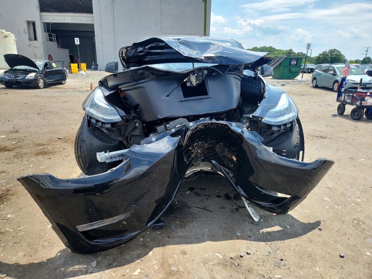 2023 Tesla Model Y - Image 5