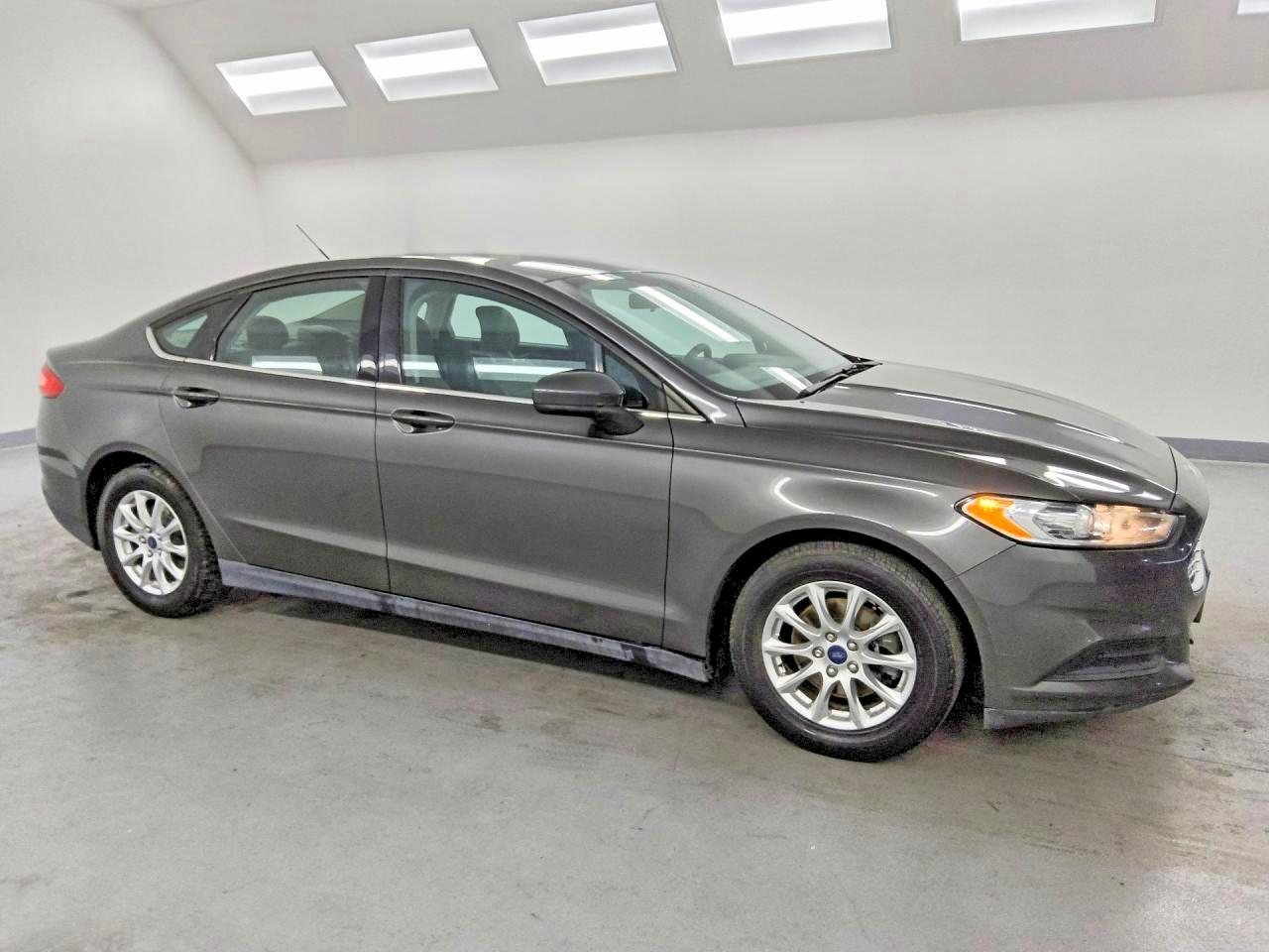 2016 Ford Fusion S - Фото 4