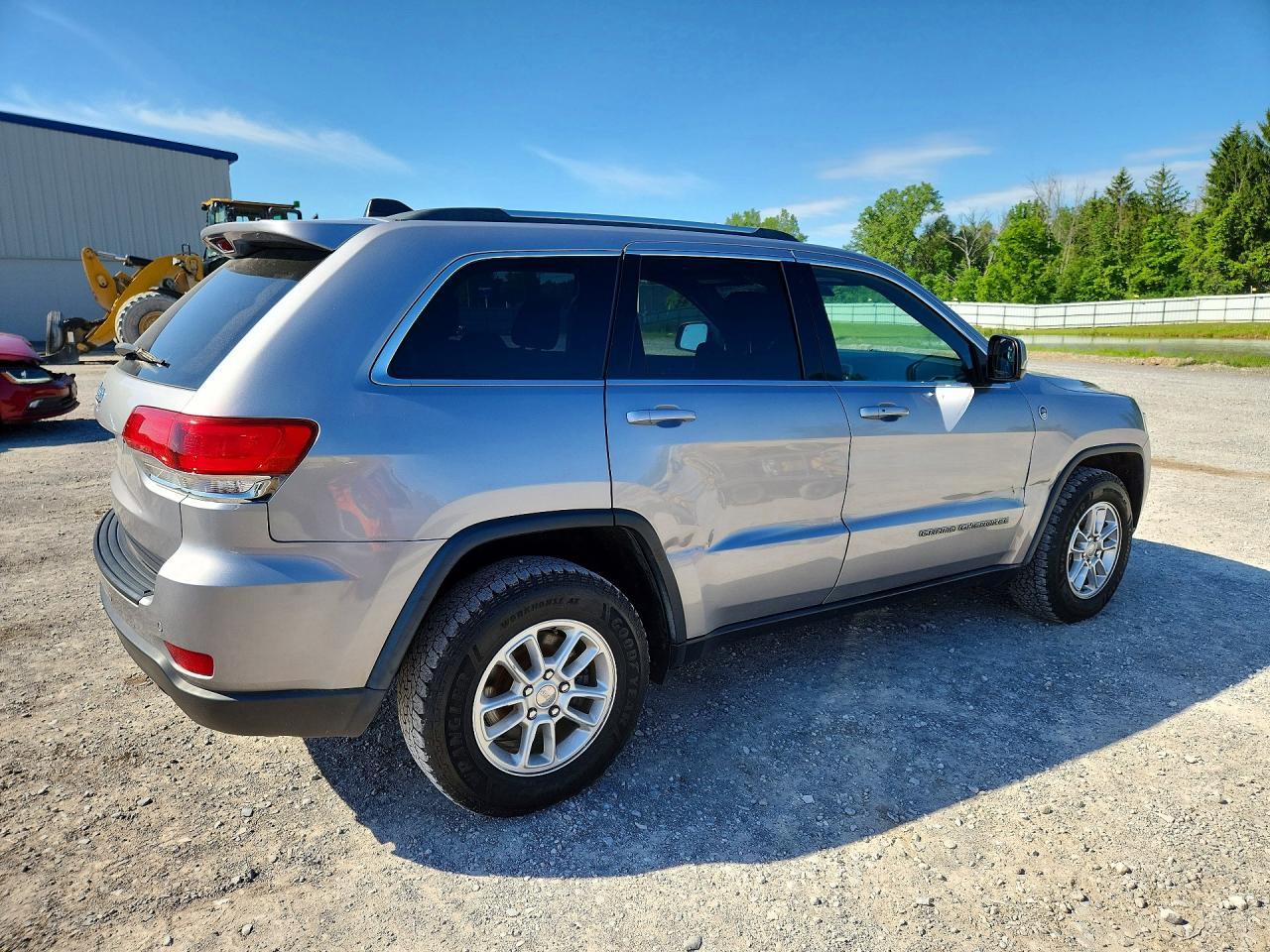 2019 Jeep Grand Cherokee Laredo - Image 3