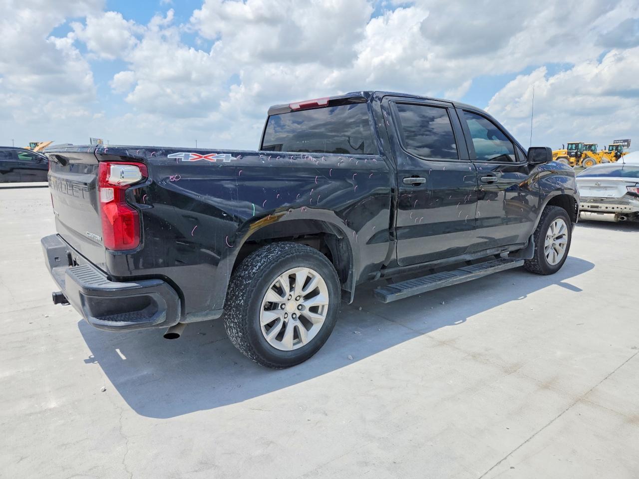 2022 Chevrolet Silverado K1500 Custom - Image 3