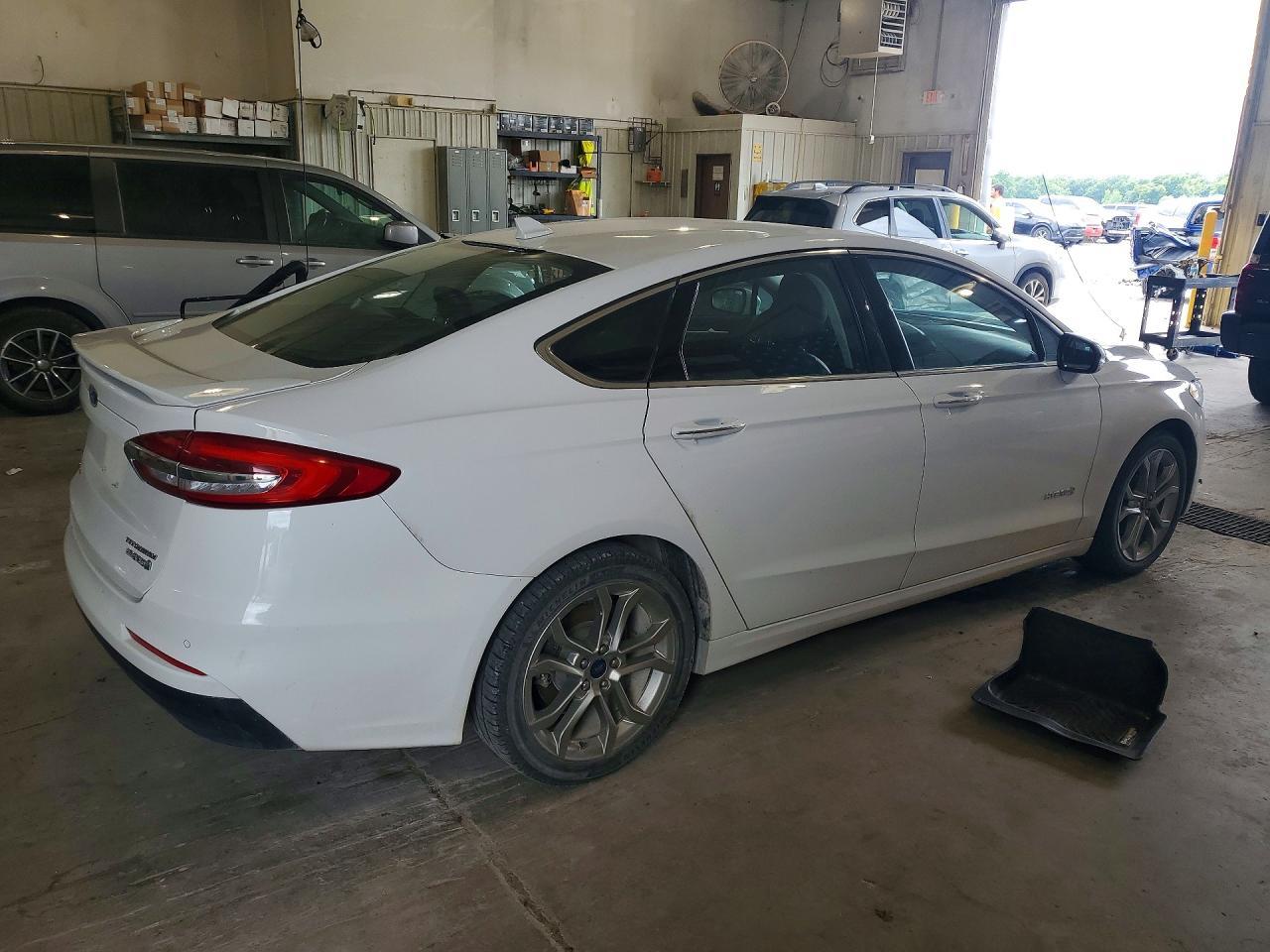 2019 Ford Fusion Titanium - Image 3