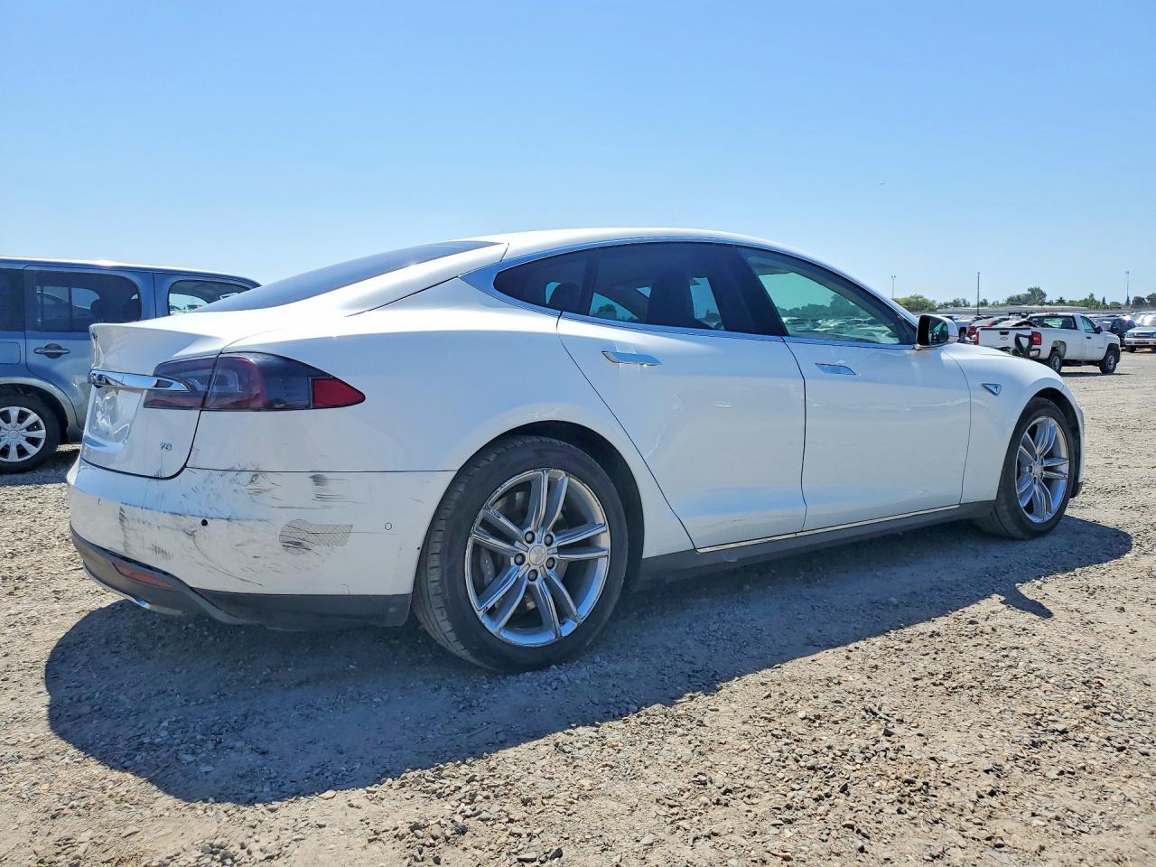 2015 Tesla Model S - Image 3