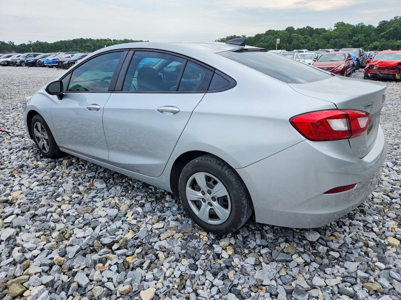 2018 Chevrolet Cruze Ls - Фото 2