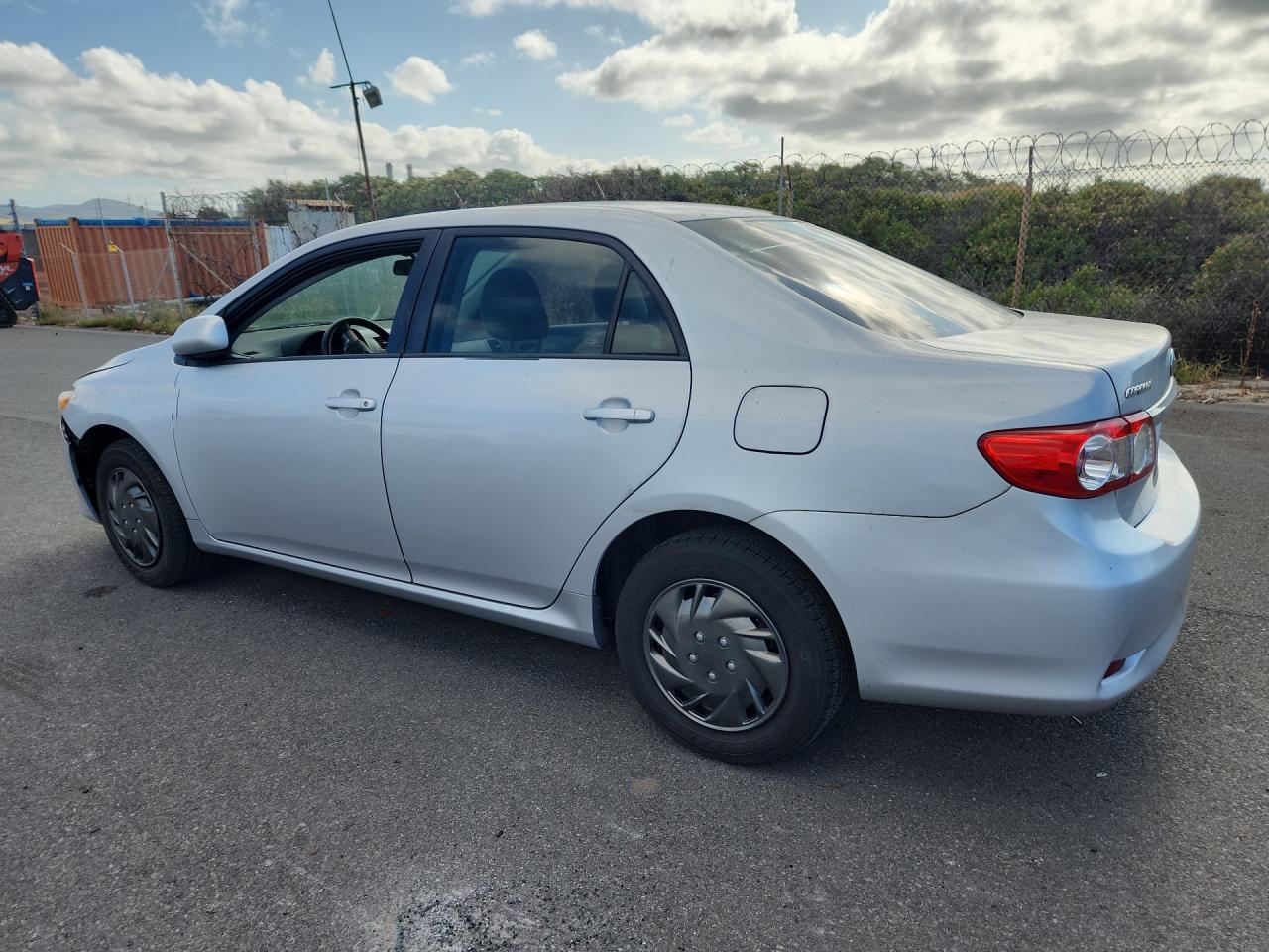 2011 Toyota Corolla Base - Фото 2