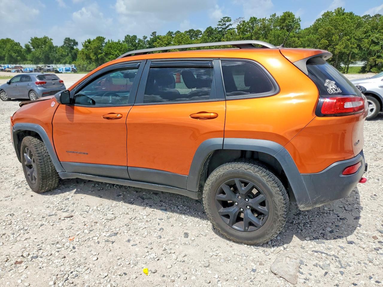 2015 Jeep Cherokee Trailhawk - Image 2