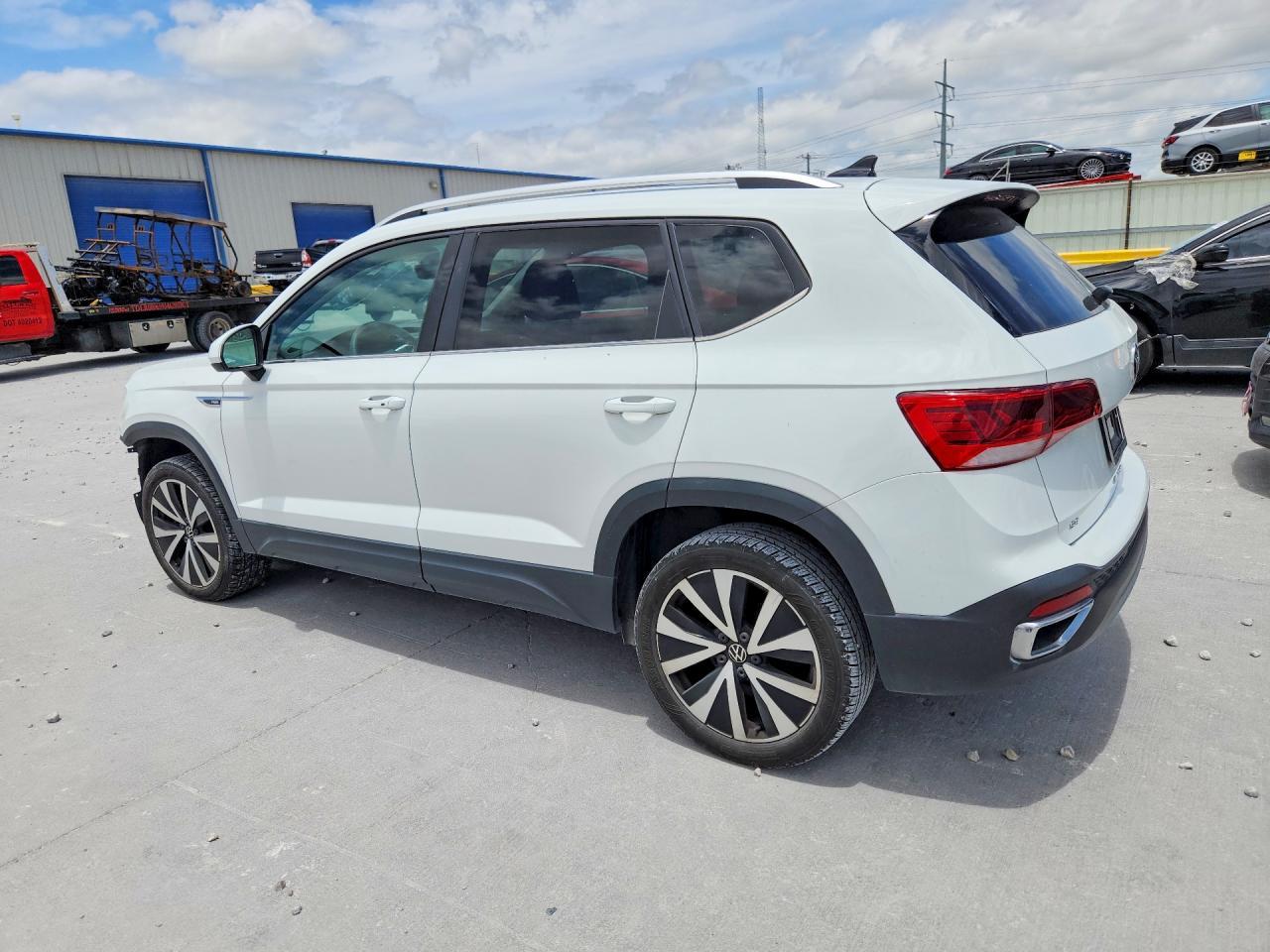2023 Volkswagen Taos Se - Фото 2