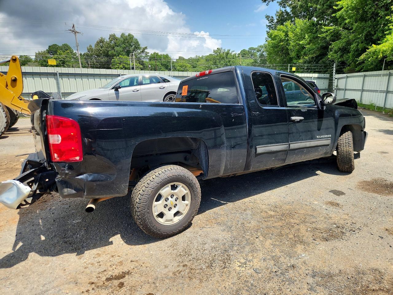 2012 Chevrolet Silverado C1500 Lt - Image 3