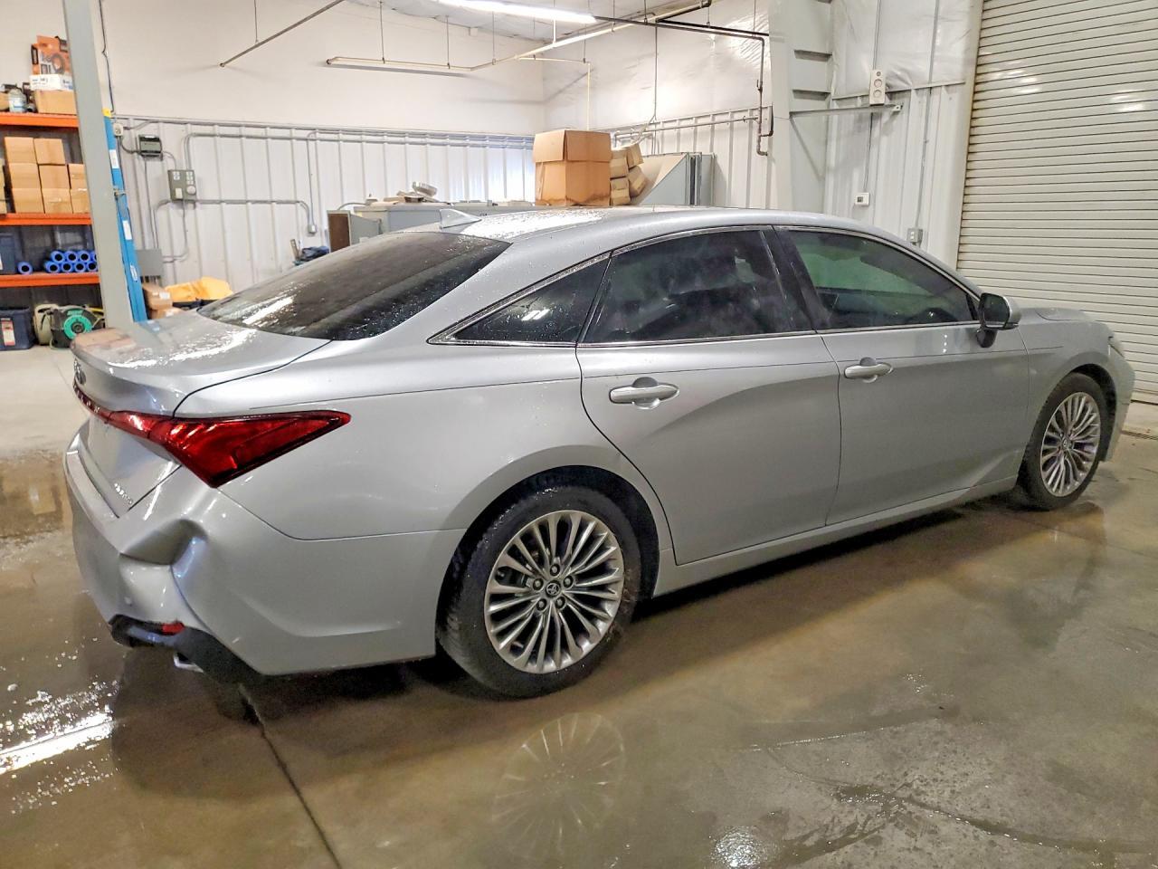 2019 Toyota Avalon Limited - Image 3