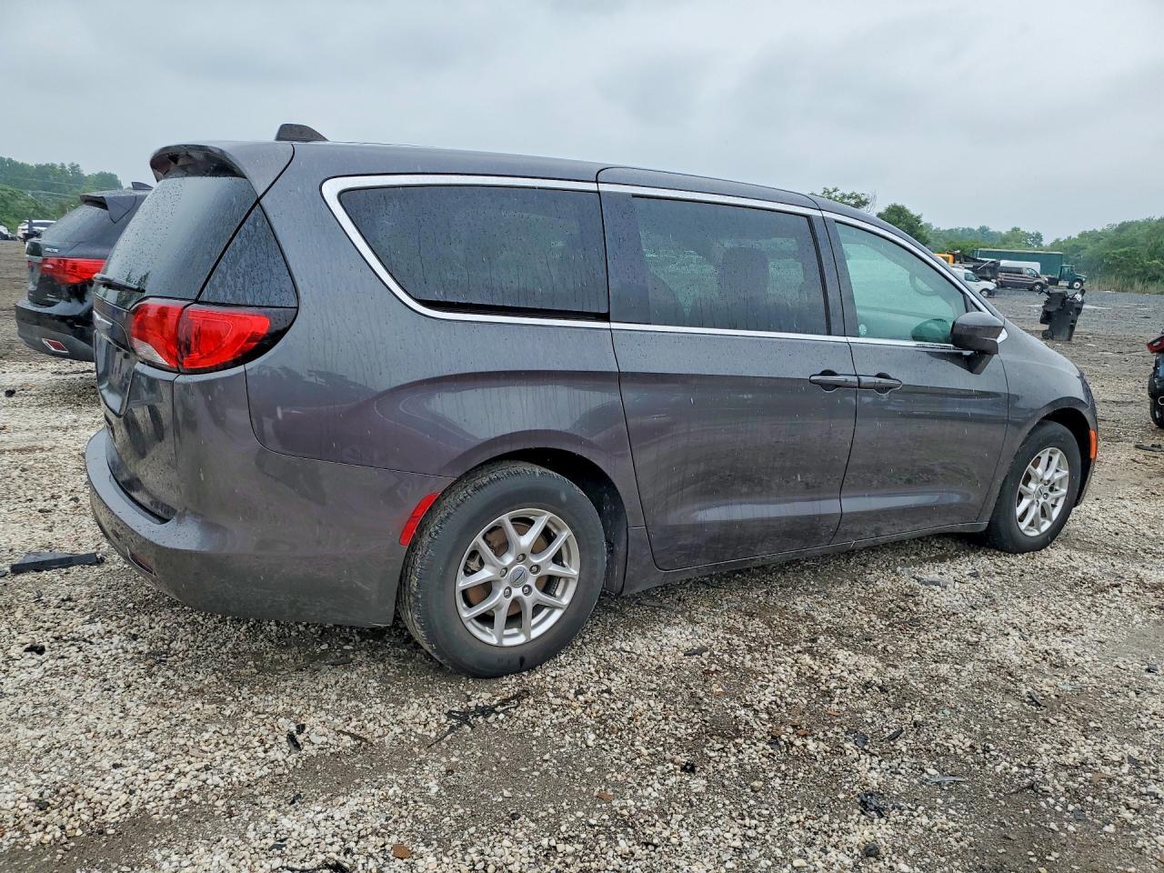 2023 Chrysler Voyager Lx - Фото 3