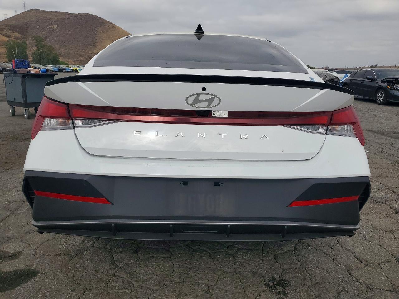 2025 Hyundai Elantra Sel Sport - Фото 6