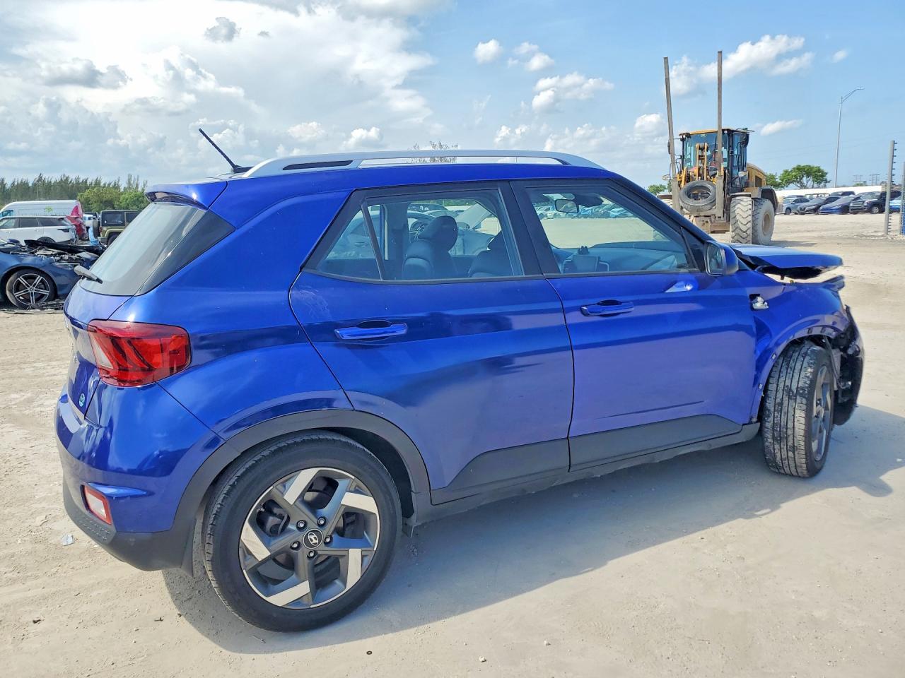 2023 Hyundai Venue Limited - Фото 3