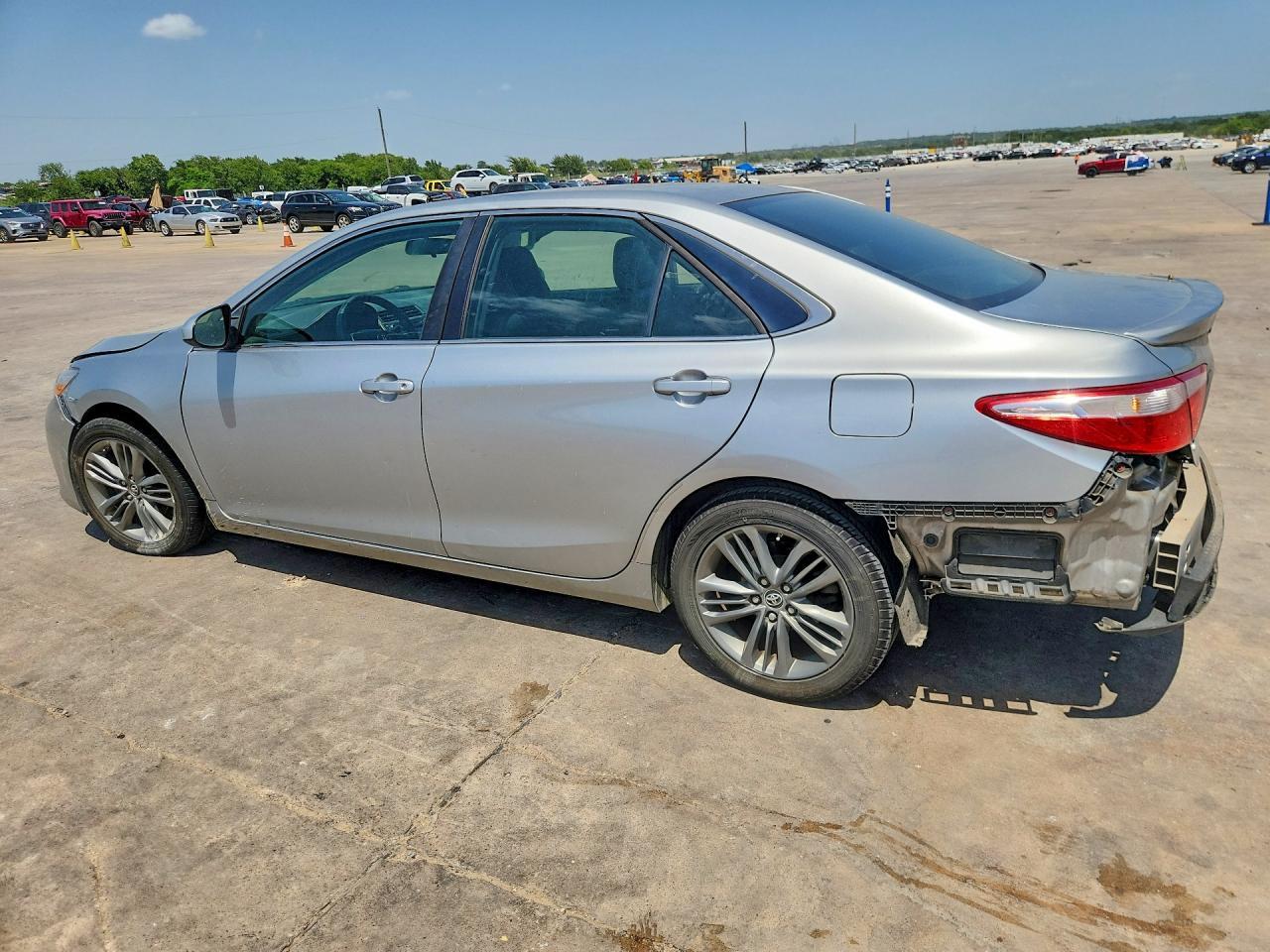 2015 Toyota Camry - Фото 2