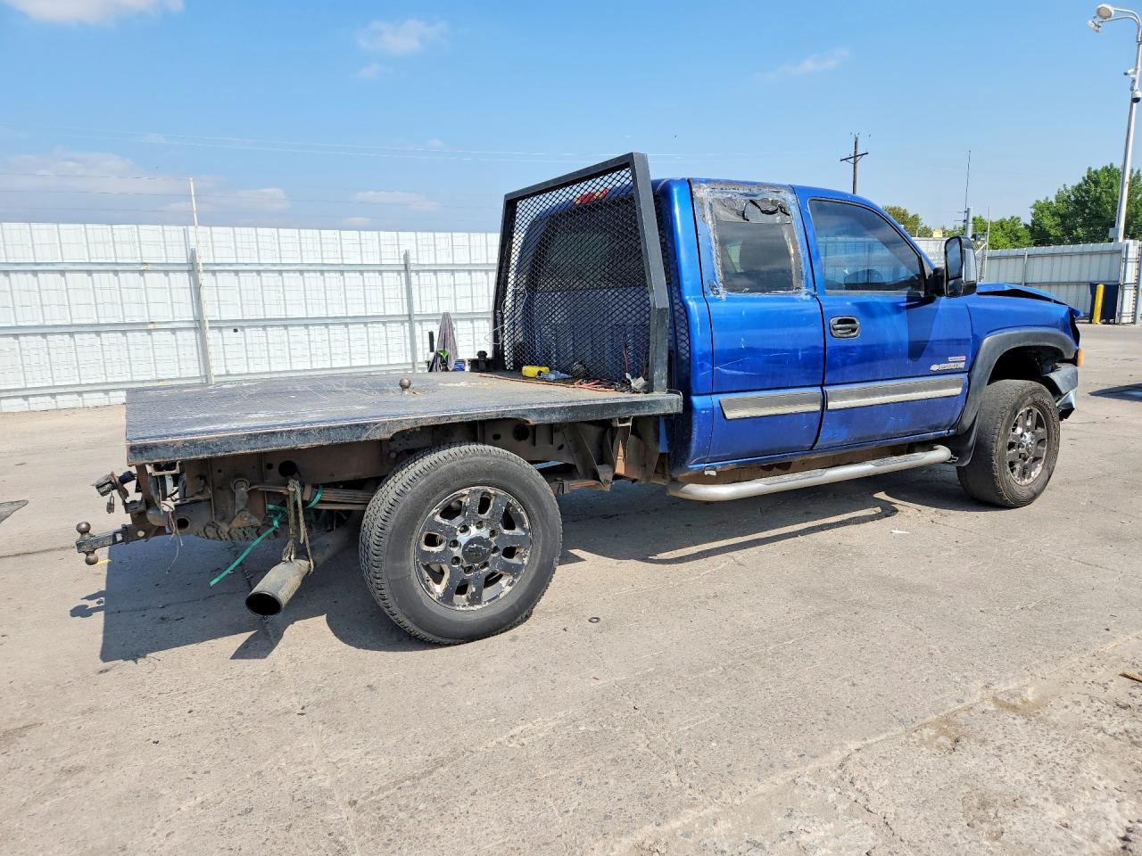 2004 Chevrolet Silverado K2500 Heavy Duty - Image 3