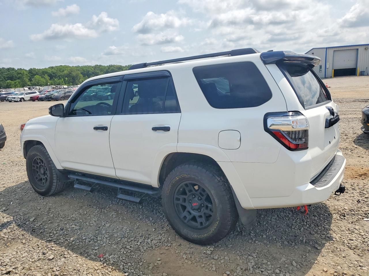 2021 Toyota 4Runner Venture Edition - Фото 2