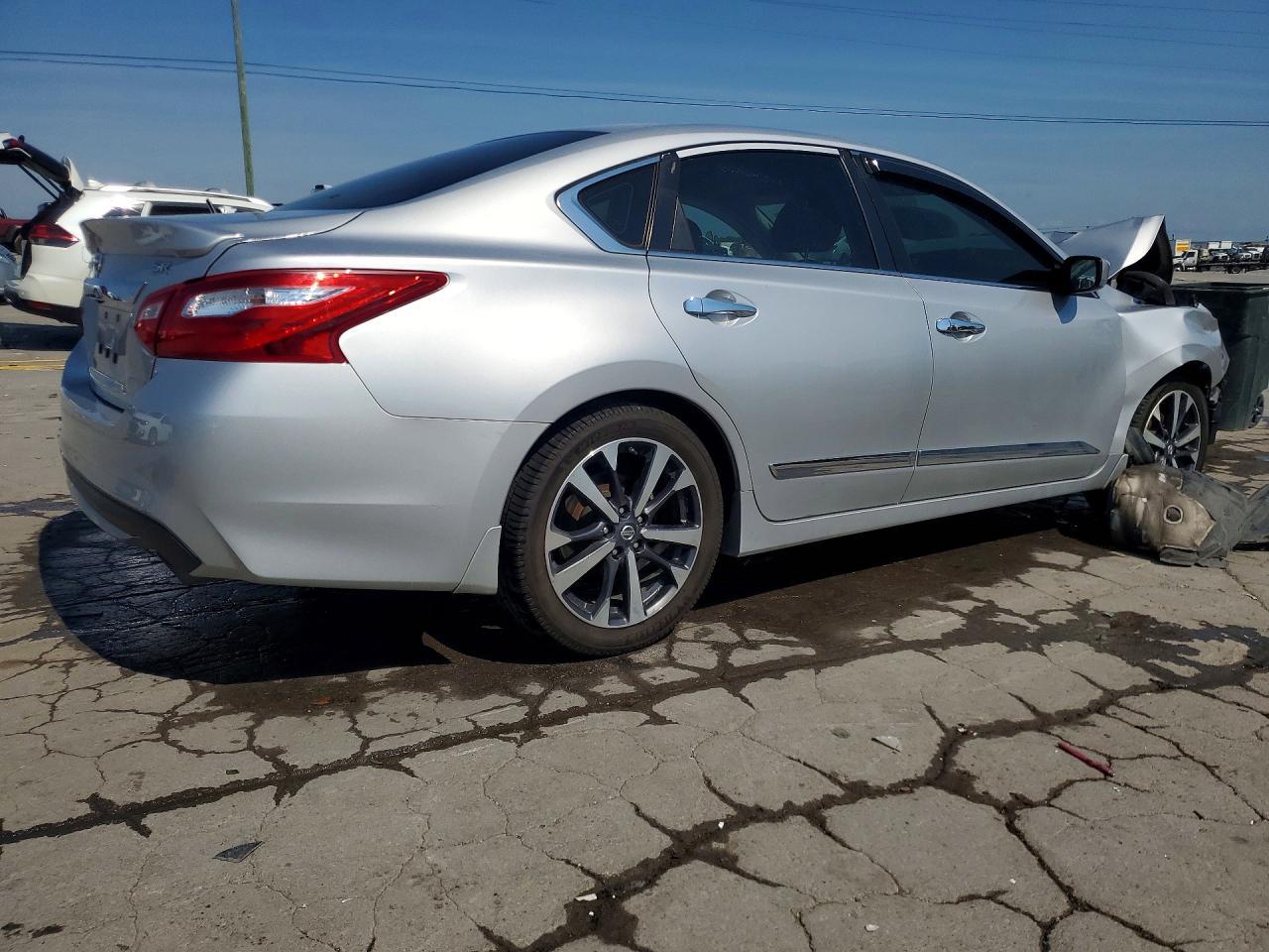 2016 Nissan Altima 2.5 Sr - Image 3