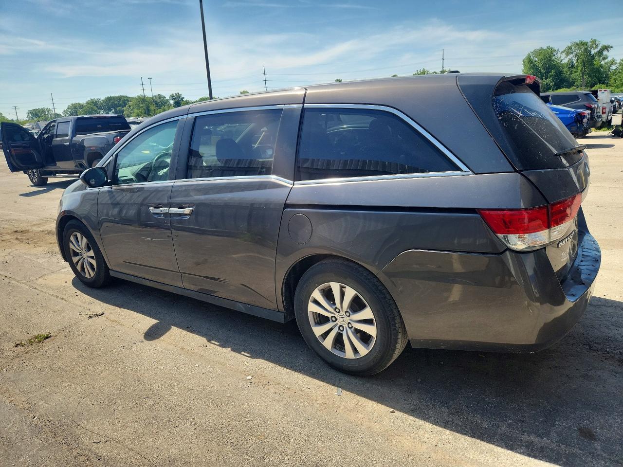 2016 Honda Odyssey Se - Image 2