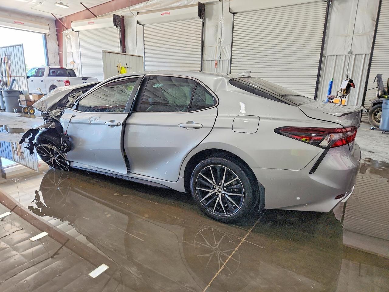 2024 Toyota Camry Se - Image 2