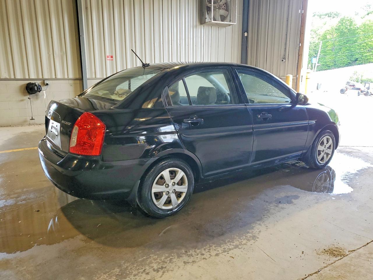 2011 Hyundai Accent Gls - Image 3