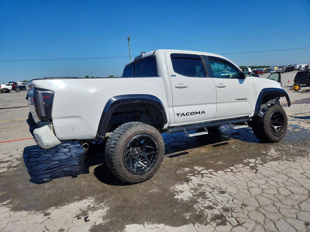 2017 Toyota Tacoma Sr5 V6 - Image 3