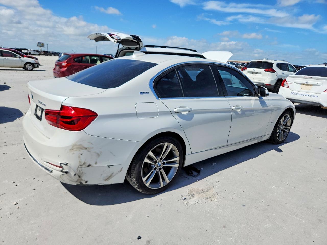 2017 BMW 330E - Фото 3