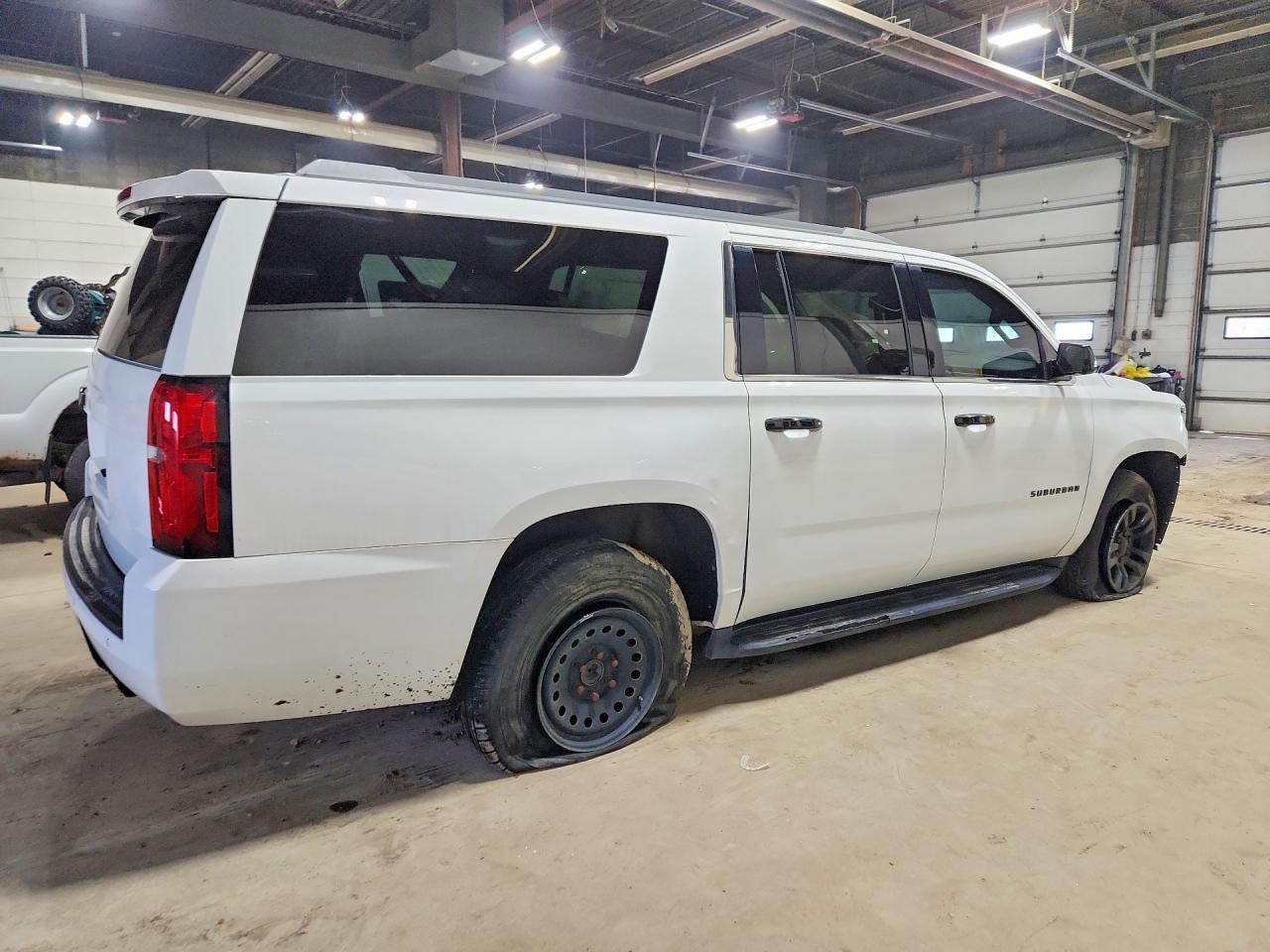 2018 Chevrolet Suburan - Фото 3