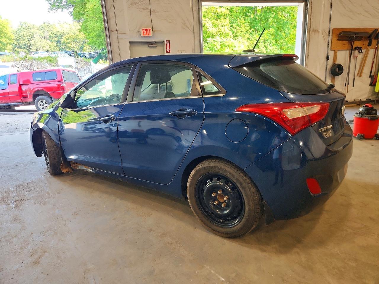 2016 Hyundai Elantra Gt Base - Image 2