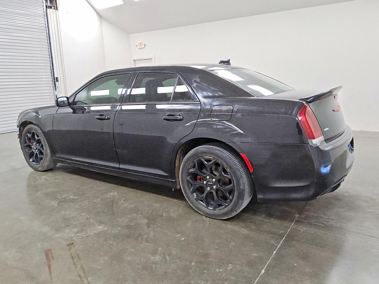 2018 Chrysler 300 S - Фото 2