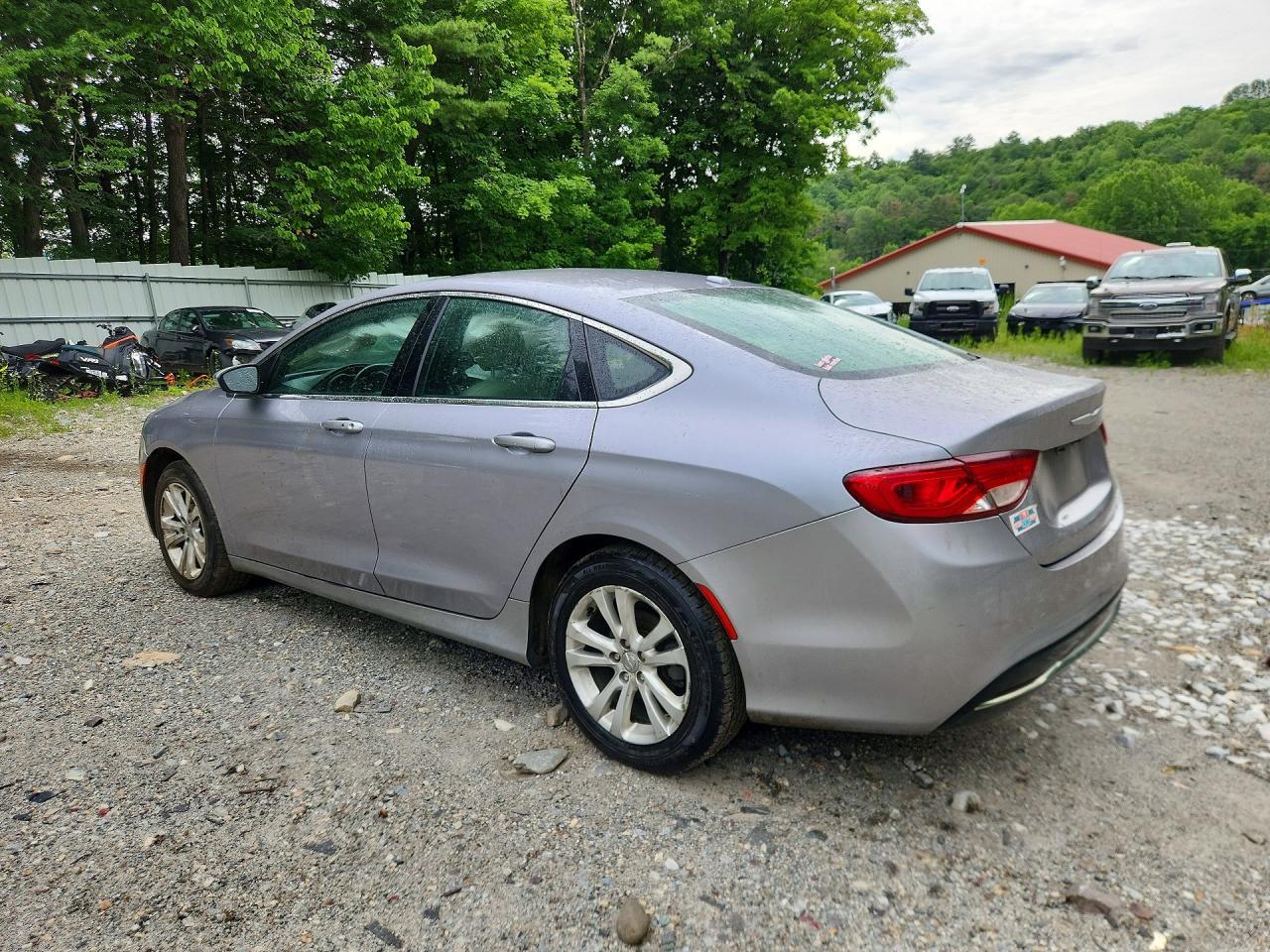 2016 Chrysler 200 Limited - Фото 2
