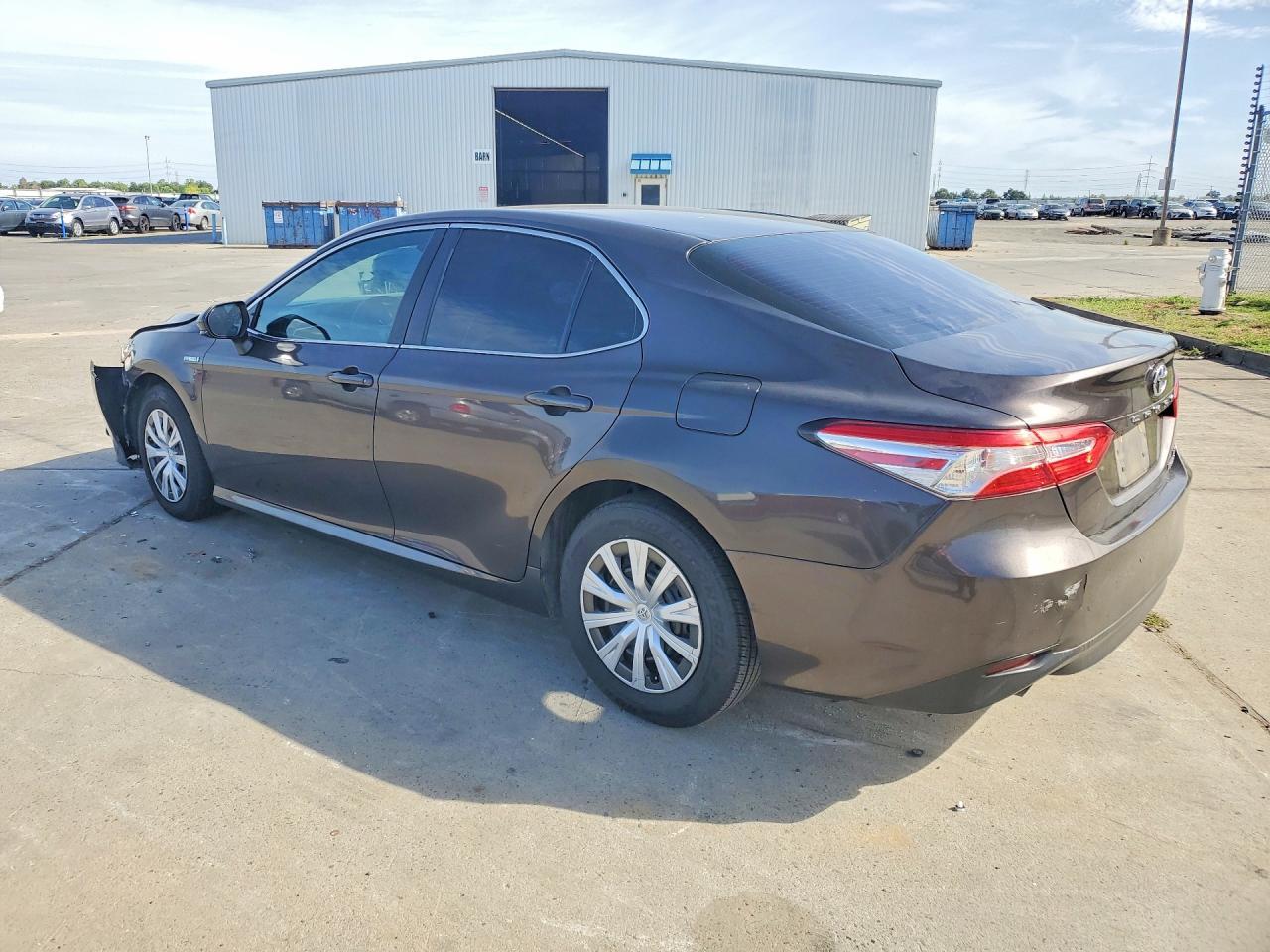 2018 Toyota Camry Le - Фото 2