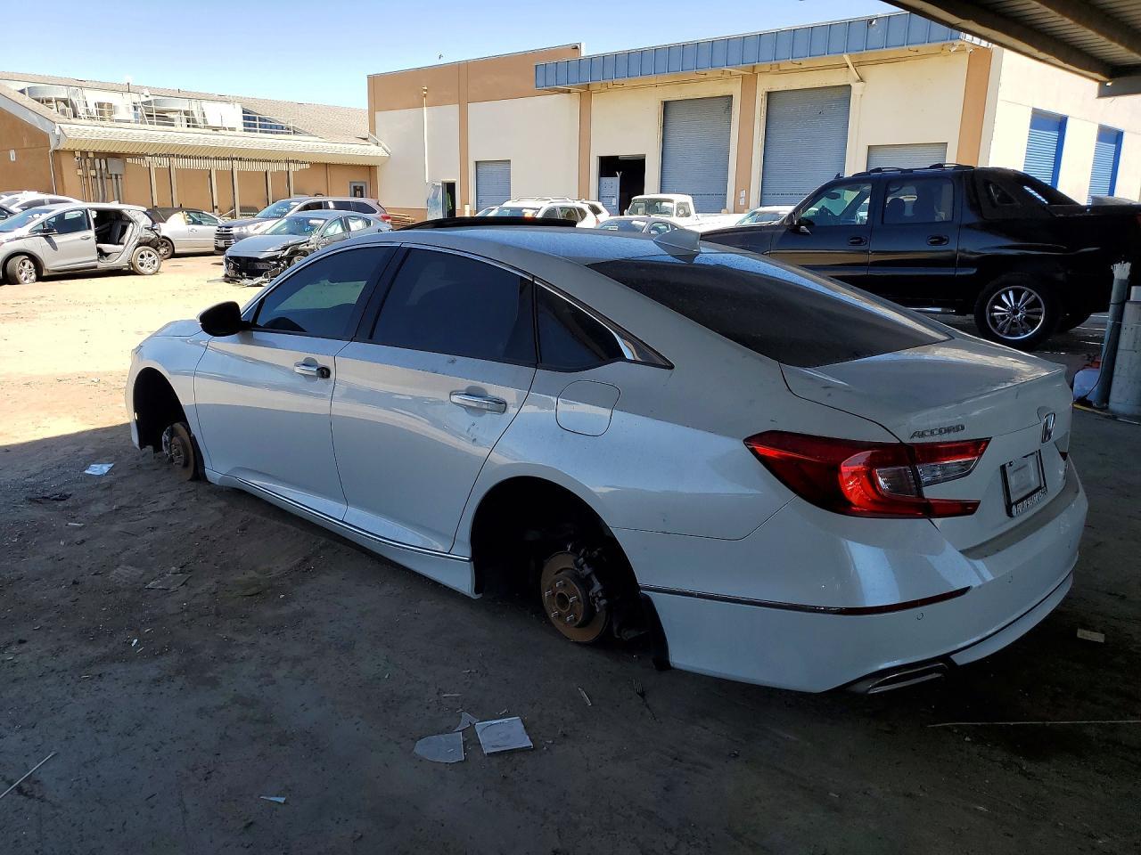 2020 Honda Accord Touring - Фото 2