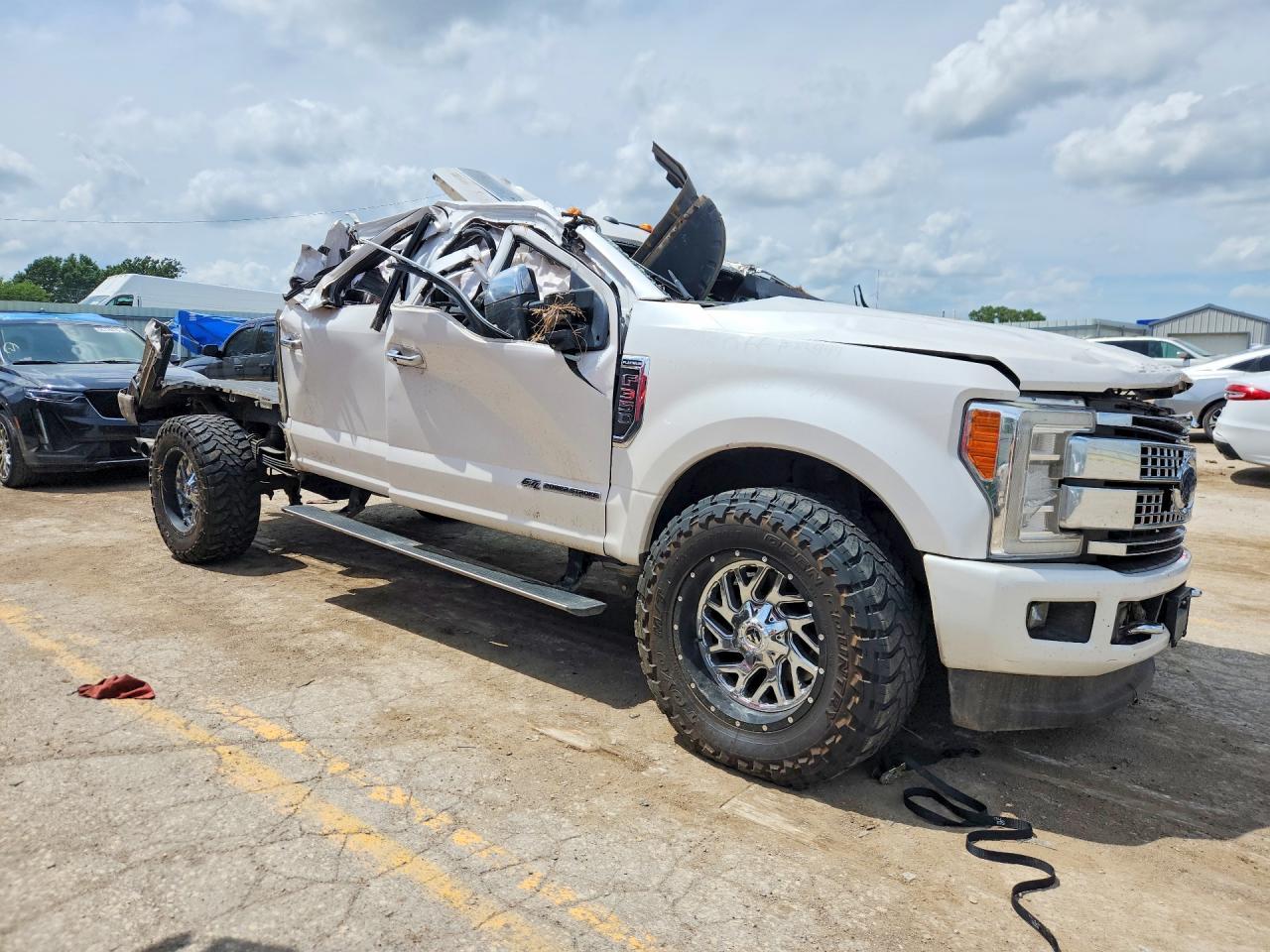 2017 Ford F350 Super Duty - Фото 4