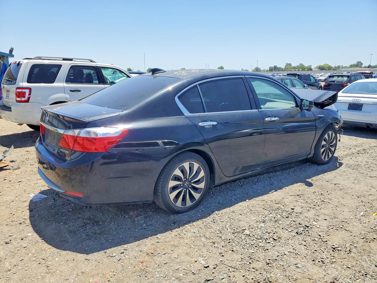 2014 Honda Accord Plug-In Hybrid - Image 3