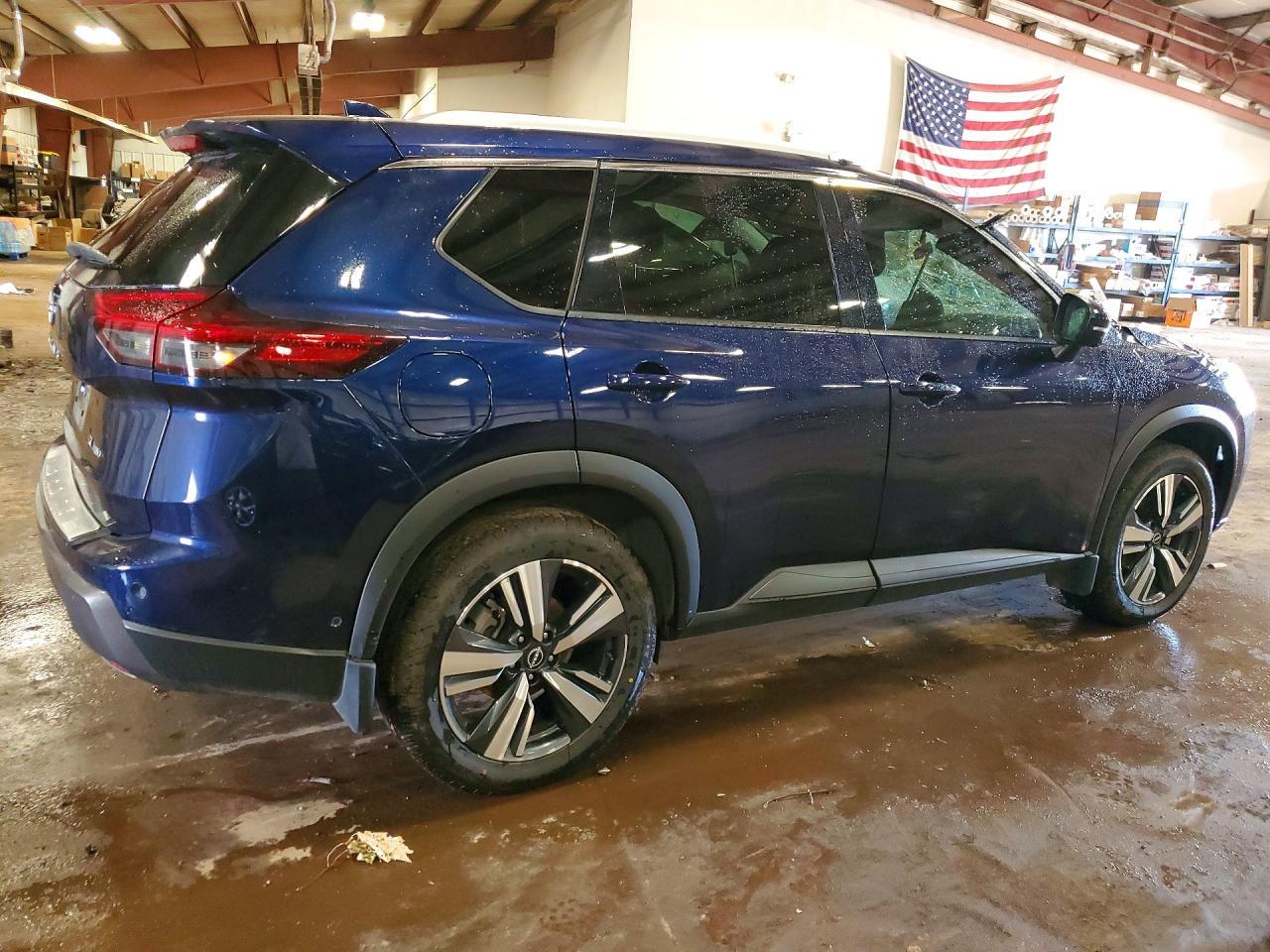 2025 Nissan Rogue Sl - Image 3