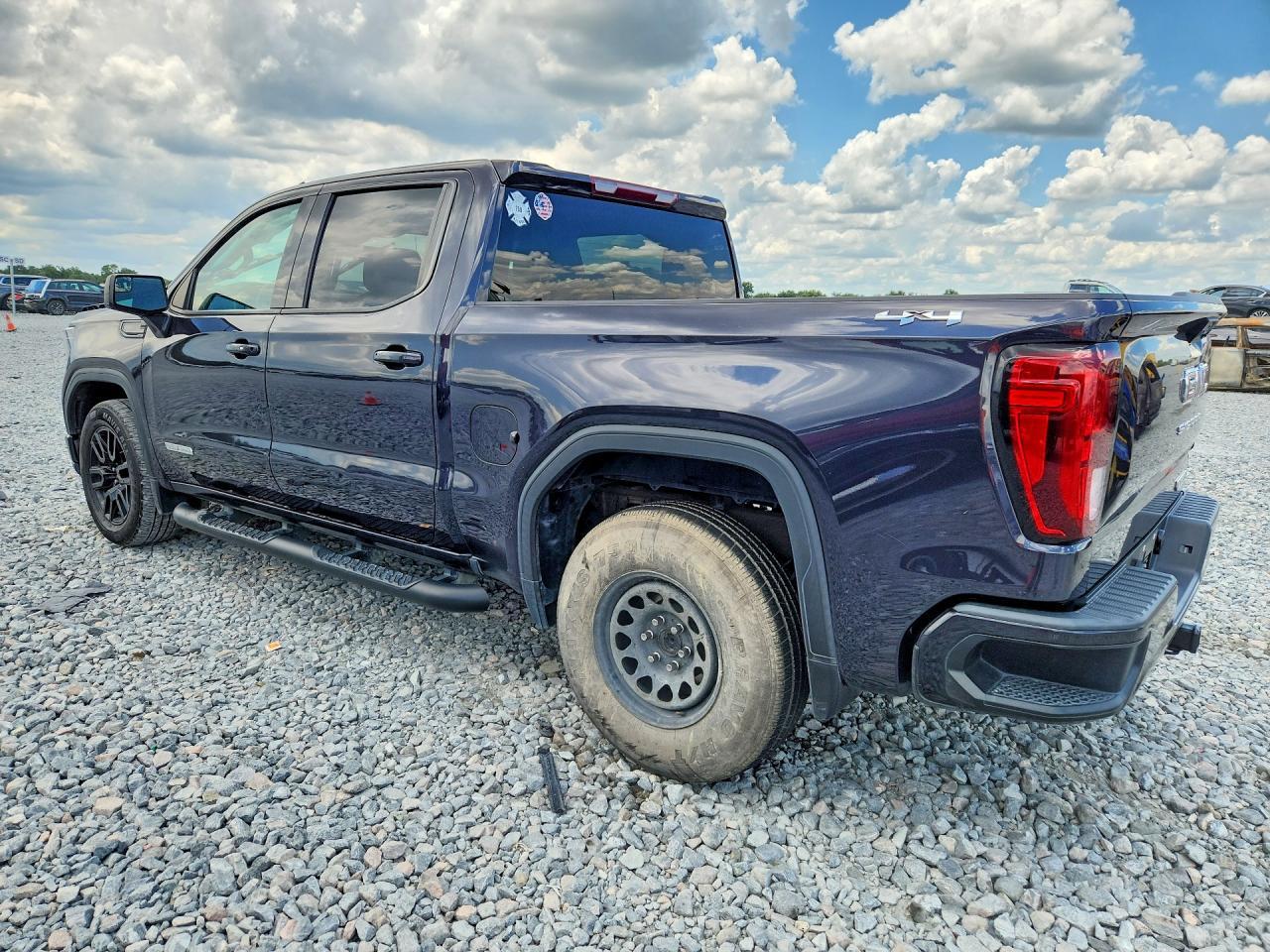 2023 GMC 1500 - Фото 2
