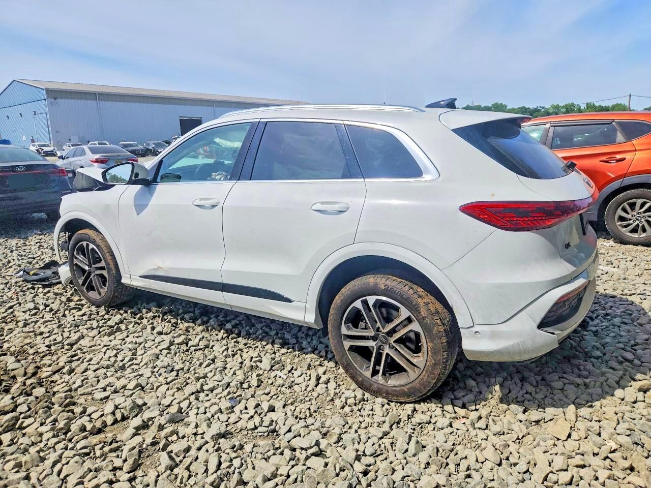 2025 Audi Q5 Premium - Фото 2