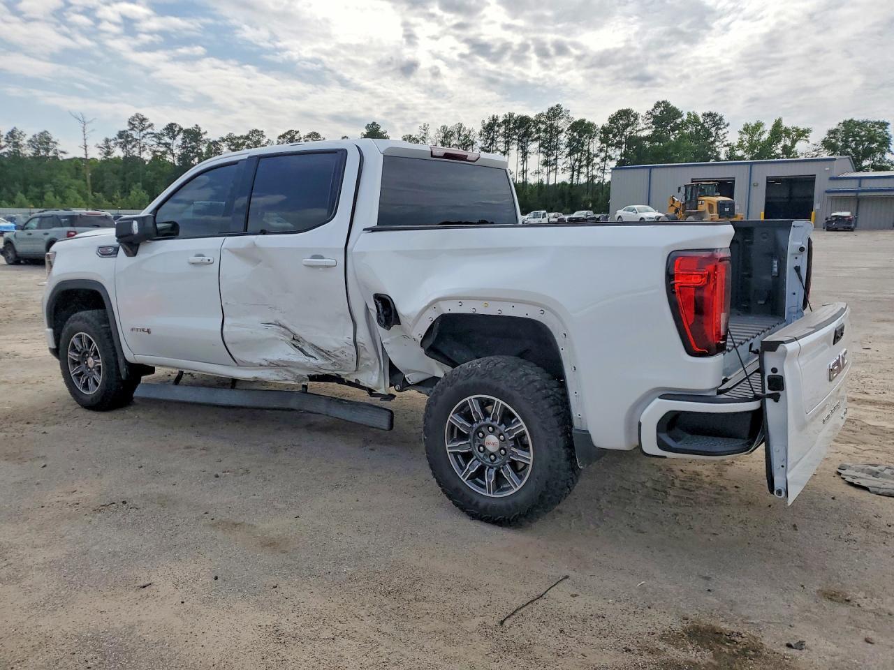 2026 GMC Sierra K1500 At4 - Фото 2