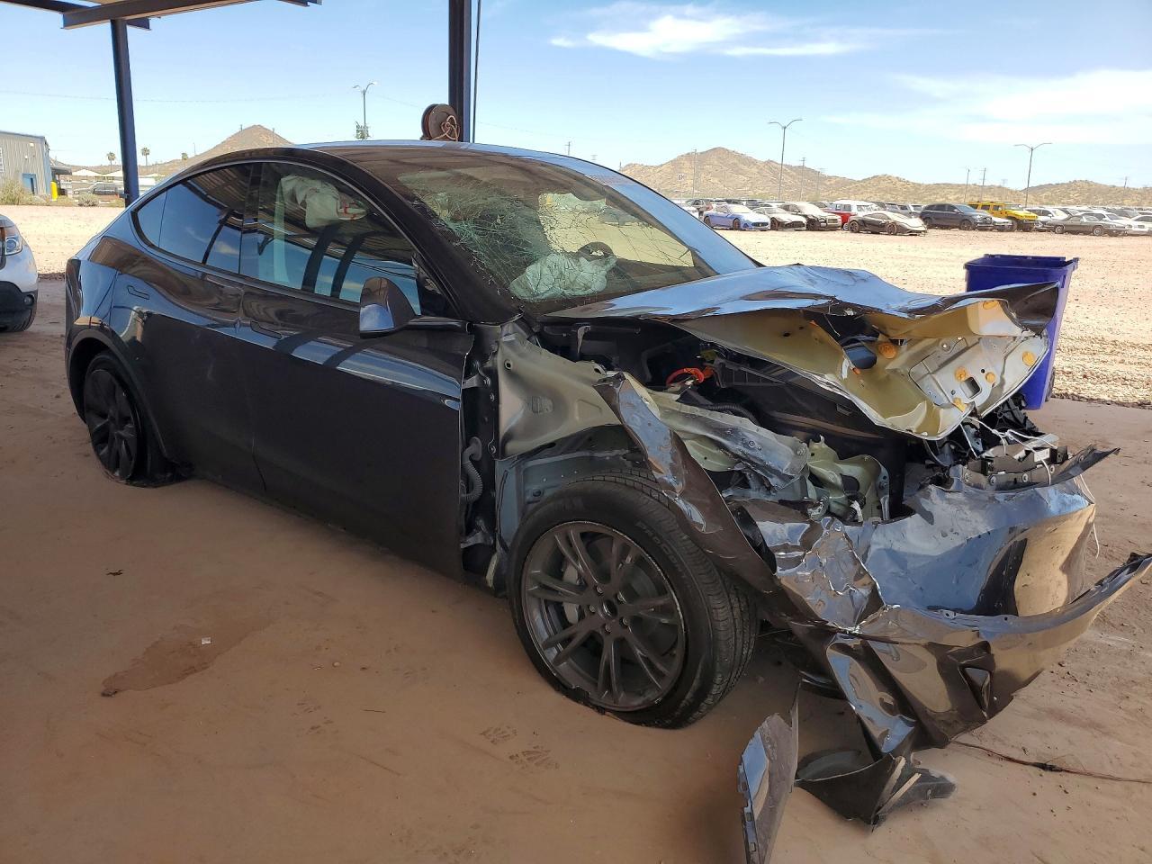 2025 Tesla Model Y - Фото 4