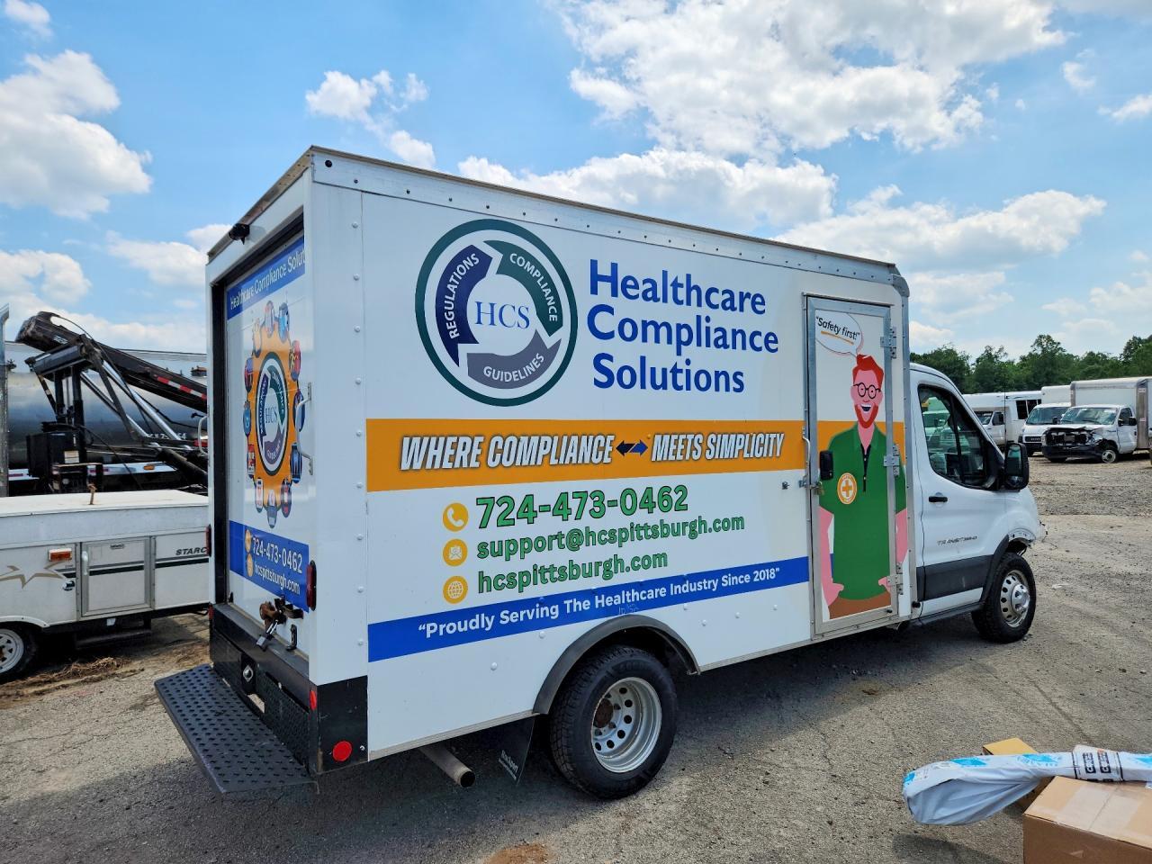 2022 Ford Transit Box Truck - Фото 3
