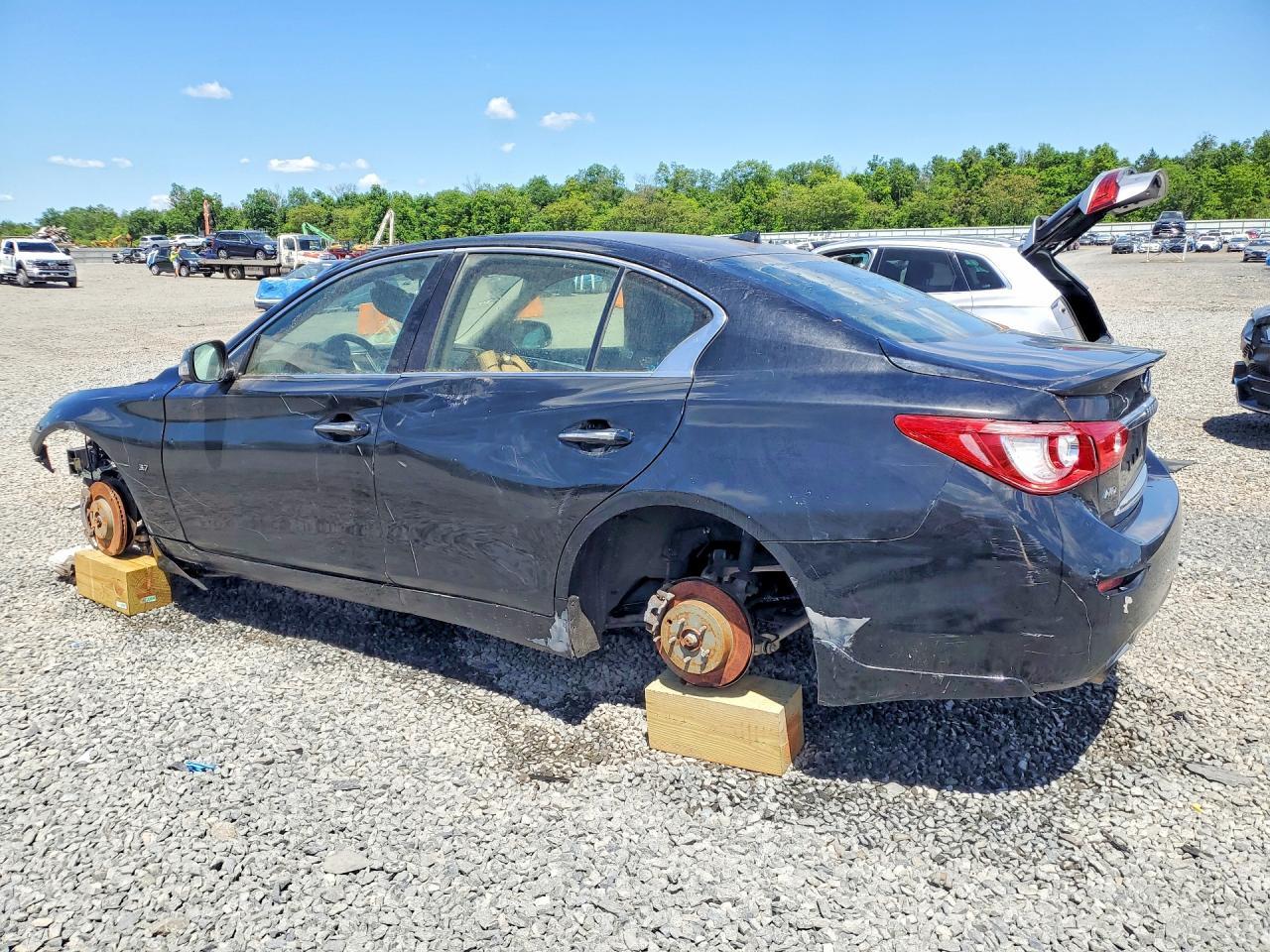2015 Infiniti Q50 Premium - Image 2