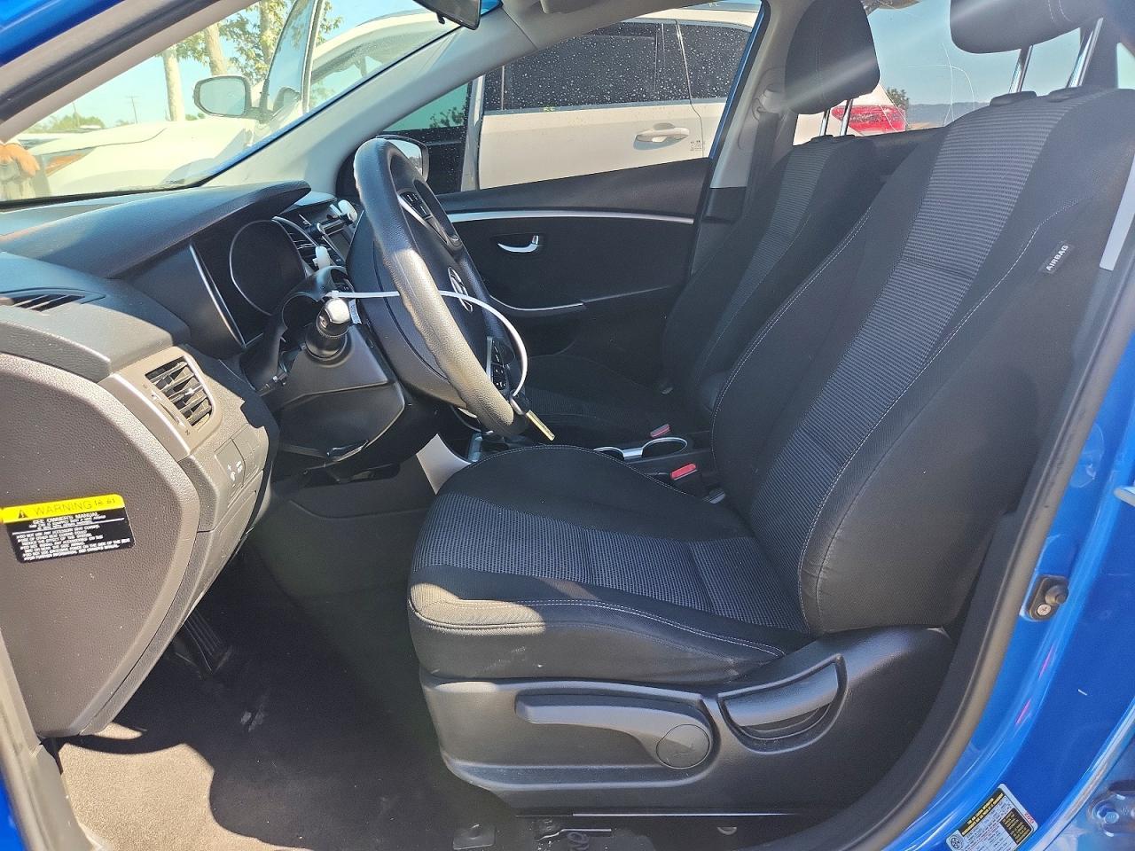 2017 Hyundai Elantra Gt Base - Image 7