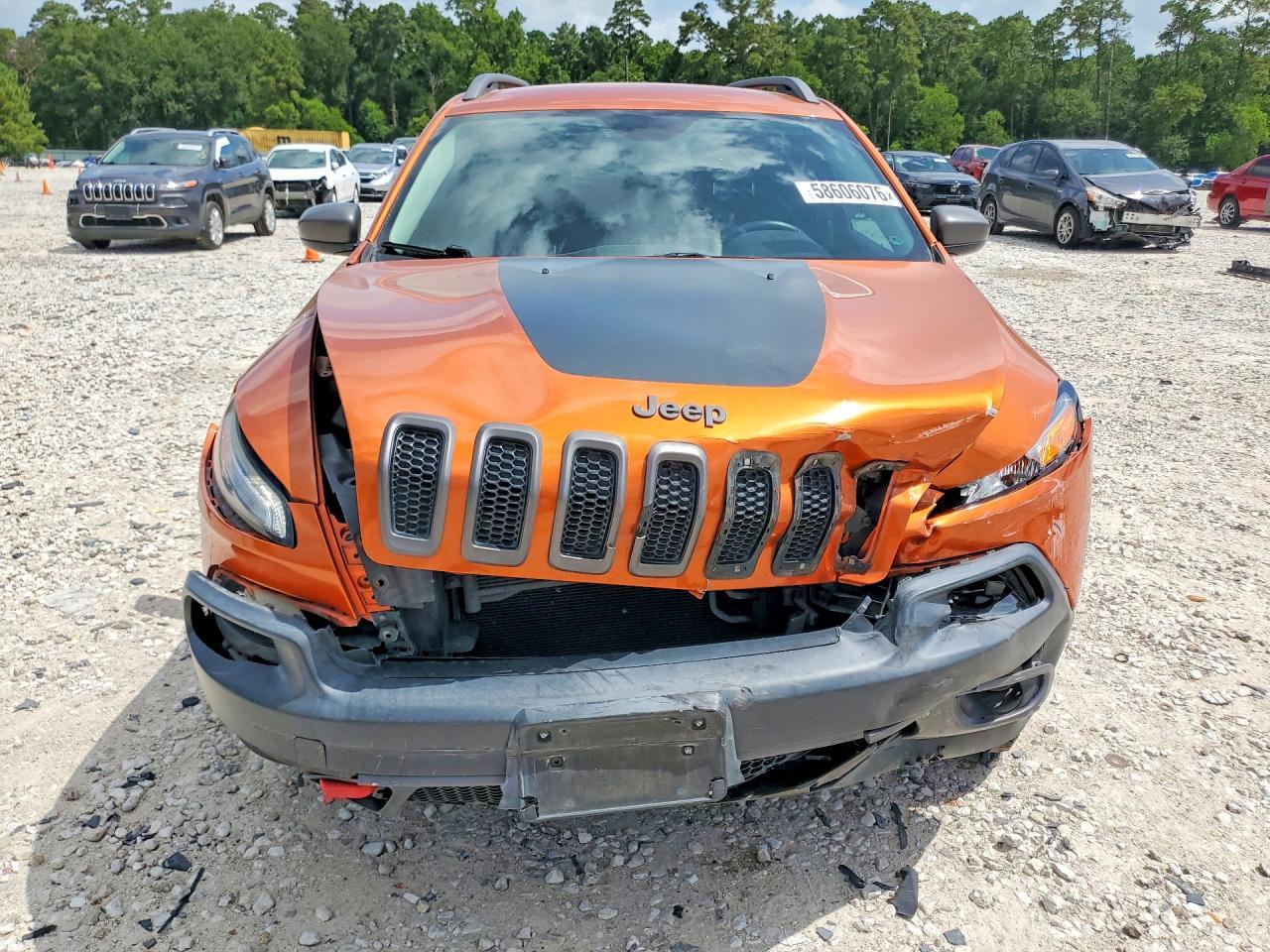2015 Jeep Cherokee Trailhawk - Image 5