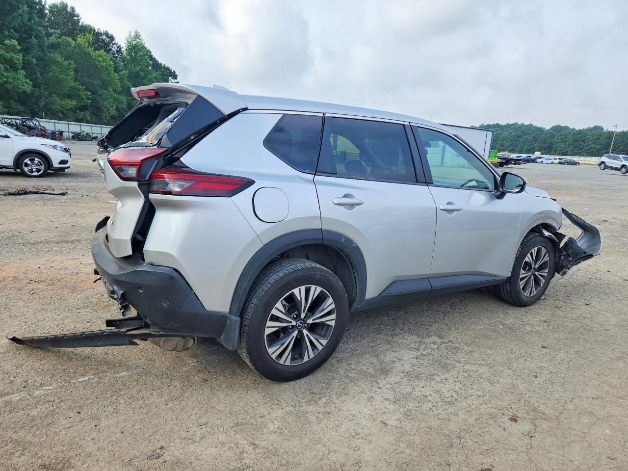 2023 Nissan Rogue Platinum - Image 3