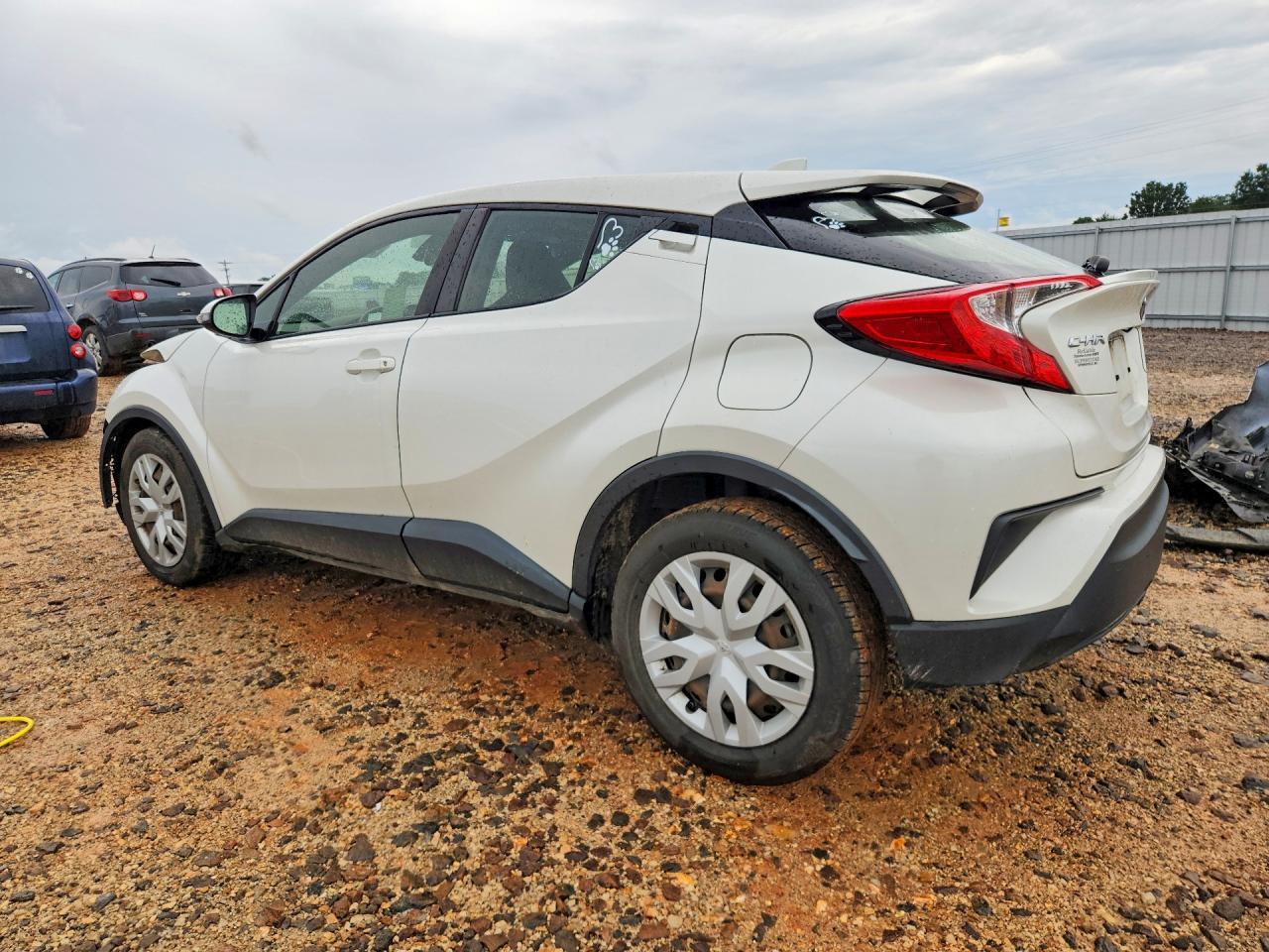 2019 Toyota C-Hr Le - Image 2