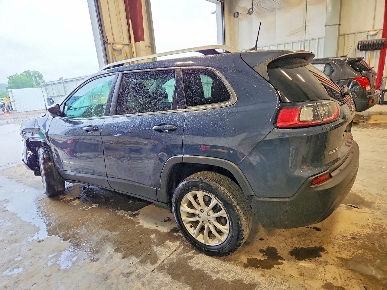 2019 Jeep Cherokee Latitude - Image 2