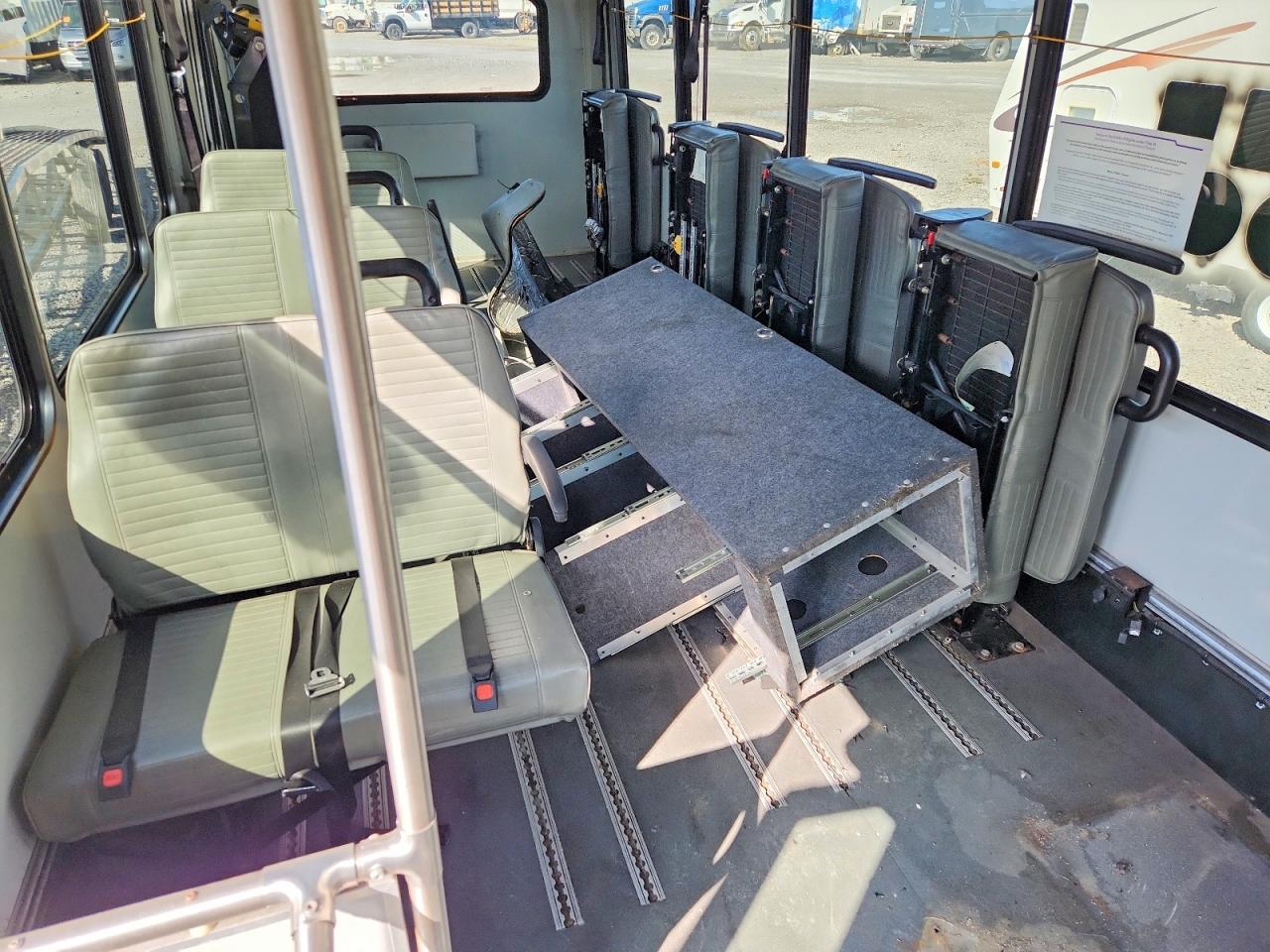 2019 Ford E450 Shuttle Bus - Image 6