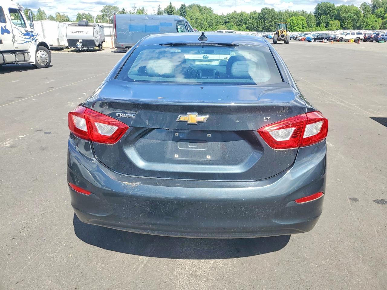 2017 Chevrolet Cruze Lt - Image 6