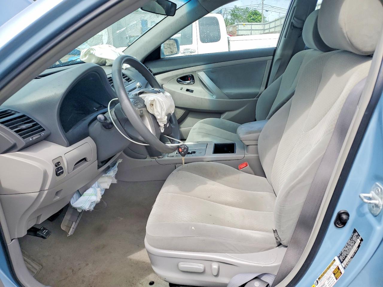 2009 Toyota Camry Le - Image 7